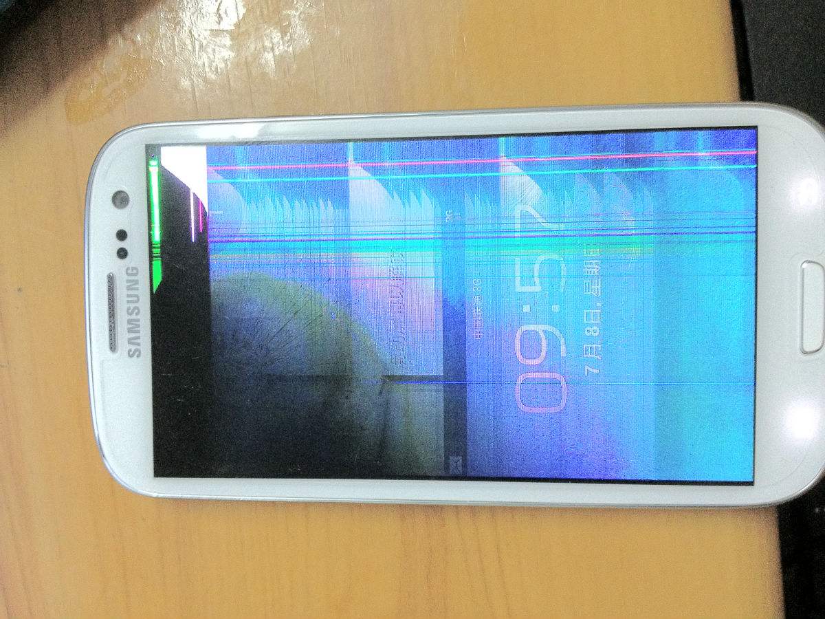 有几个品牌的手机是特容易碎屏的，我揭秘原因给你看及应对方法