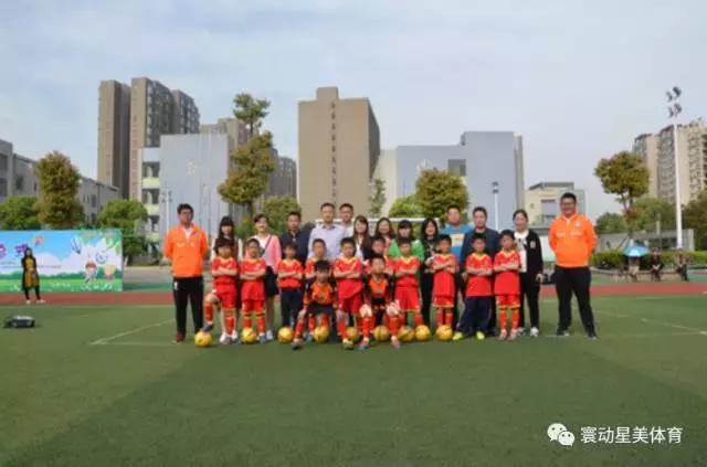 湘江新区校园足球联赛比赛,我们是冠军课间