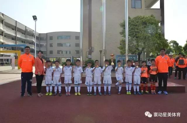 湘江新区校园足球联赛比赛,我们是冠军课间