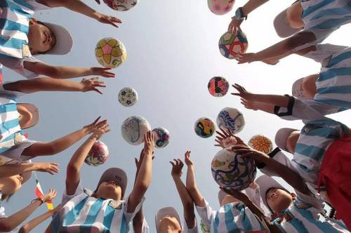 让孩子在快乐中学习篮球,带孩子感受足球魅力