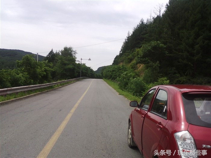 66岁老夫老妻自制房车旅游,60岁老夫妻自改房车自驾游