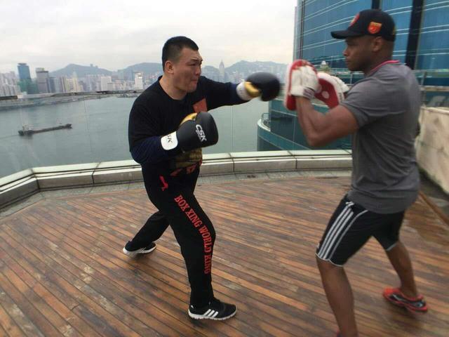 张君龙对战美国拳王,张君龙对战乔丹