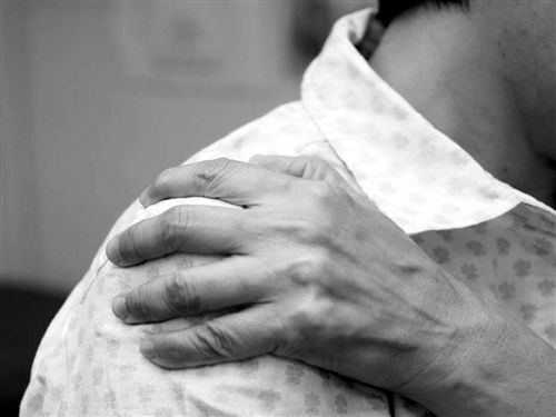 得了肩周炎怎么治疗最好得快呢,肩周炎肩膀疼位置