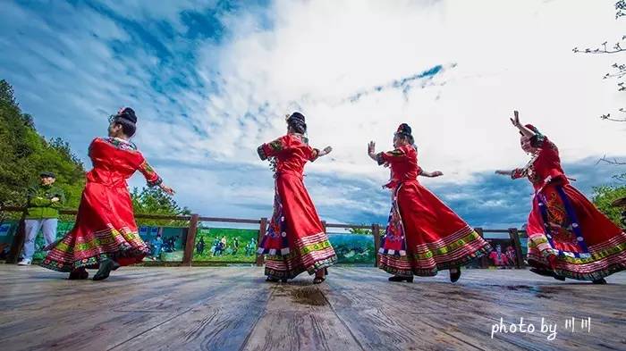 世界上最大的坑是什么,世界上最深的坑是什么坑