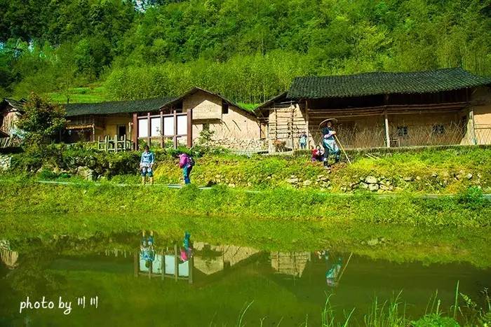 世界上最大的坑是什么,世界上最深的坑是什么坑