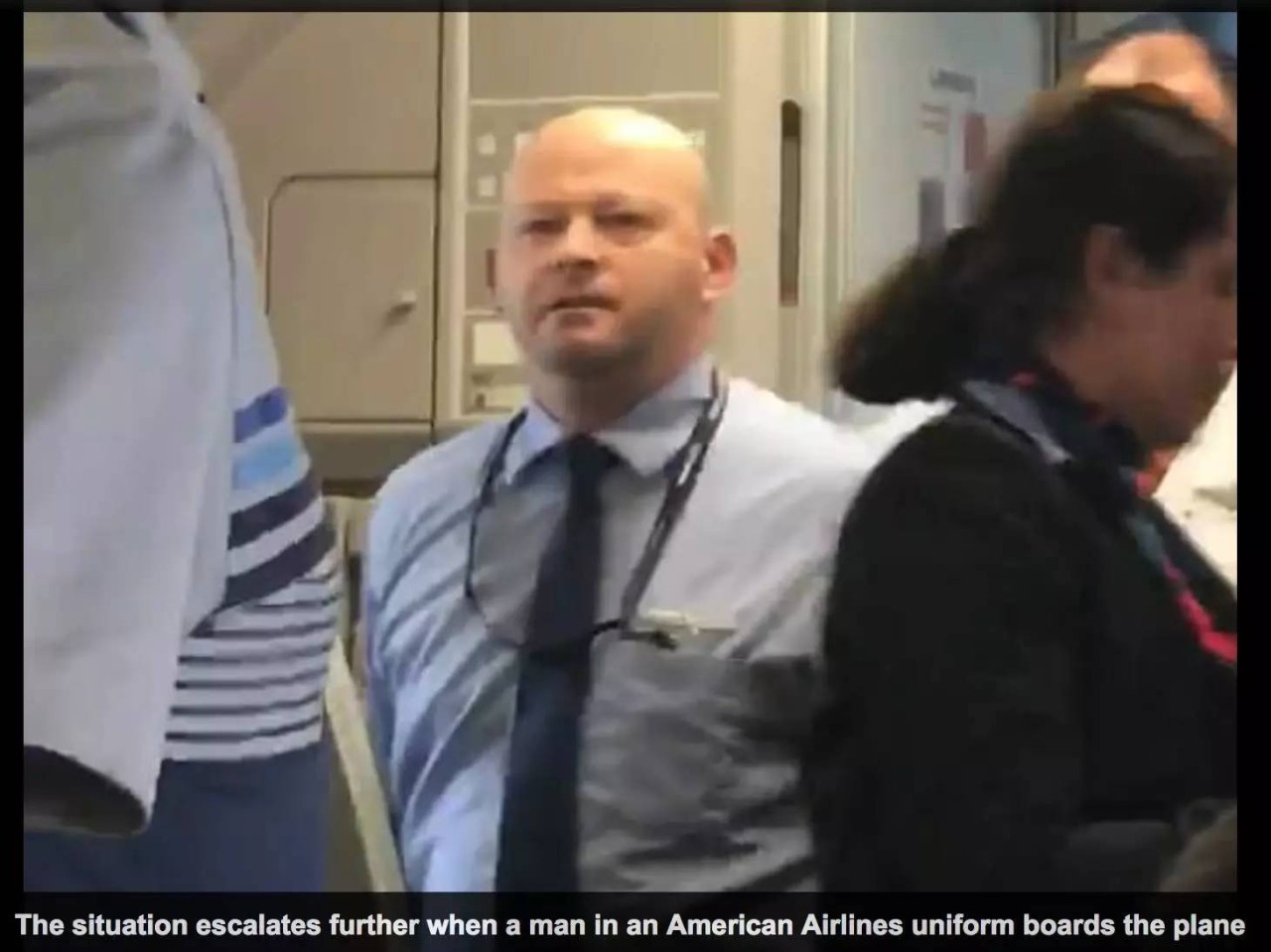 美国航空又出恶性事件！空乘抢夺婴儿车撞伤母亲，还约架乘客