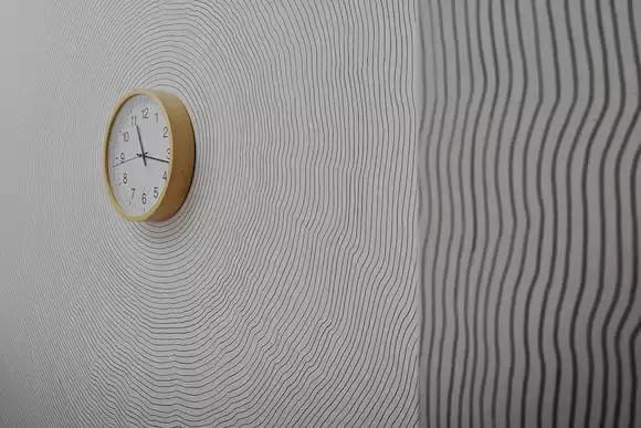 草间弥生跨界玩室内设计，你敢住进这样扎眼的房间吗？！