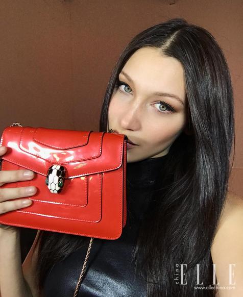 你爱在朋友圈晒包包和自拍，原来女明星也爱干这个，还更牛！