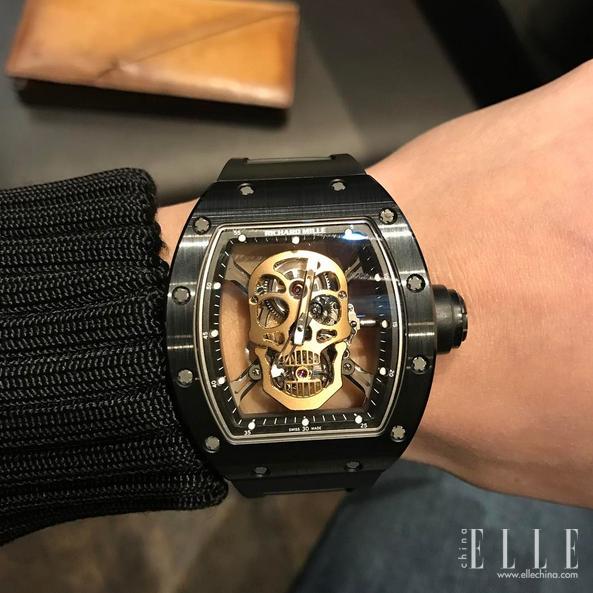 你爱在朋友圈晒包包和自拍，原来女明星也爱干这个，还更牛！