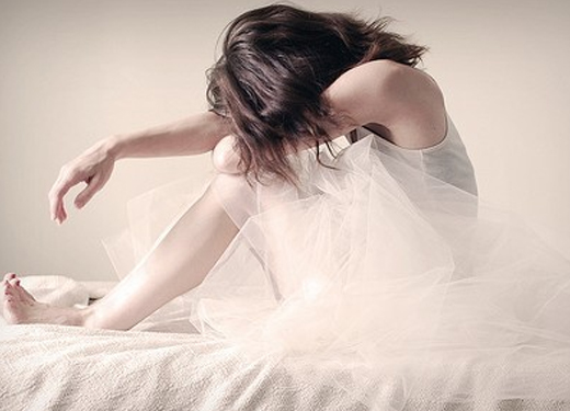 女孩意外怀孕却遭到男友的抛弃,女孩意外怀孕男友却不负责