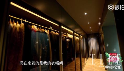 井柏然张若昀红毯,井柏然张若昀机场视频