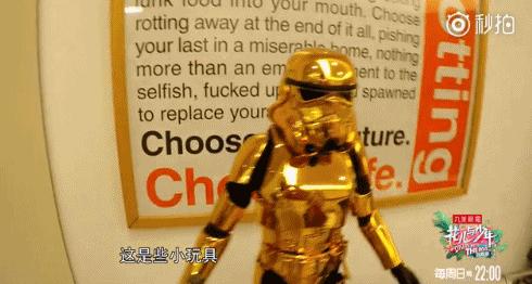 井柏然张若昀红毯,井柏然张若昀机场视频