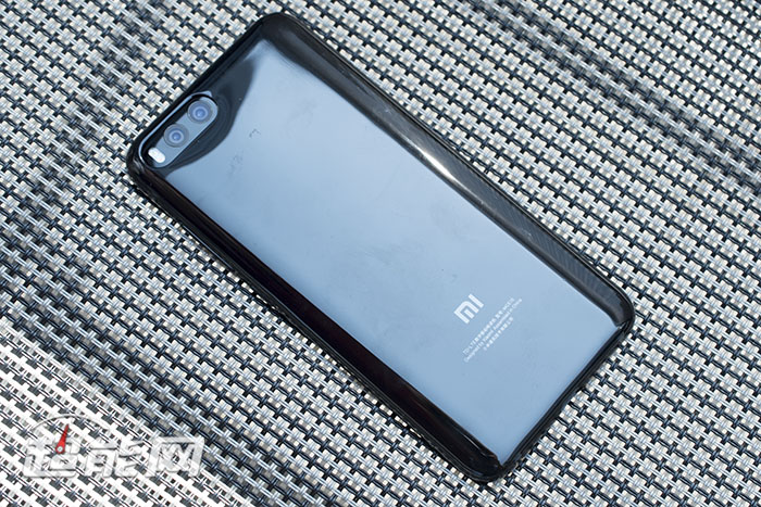 小米6真机体验后评测2499元,成色完美的小米6