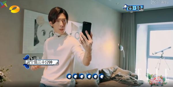 井柏然张若昀红毯,井柏然张若昀机场视频