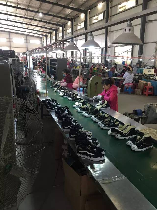 你造吗｜“名牌运动鞋”只值30“高端化妆品”厕所里灌的！这些网购爆款你还在买吗？