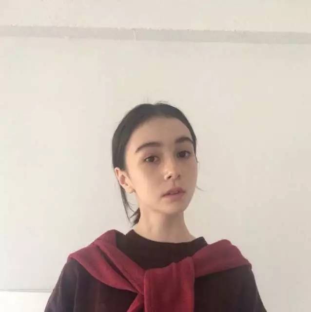 人见人爱！这个BOY风少女有点cool！