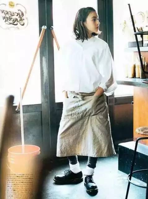 人见人爱！这个BOY风少女有点cool！