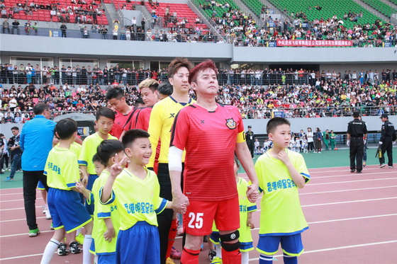 谭咏麟领衔香港明星足球队,谭咏麟香港足球队