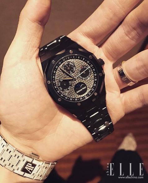 你爱在朋友圈晒包包和自拍，原来女明星也爱干这个，还更牛！