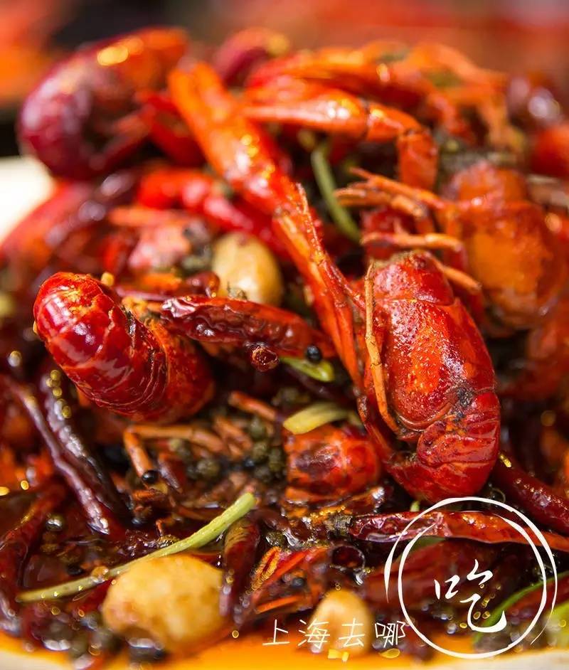 这家店营业到清晨2点，卖的都可以选Size，还给手活儿好的打折……