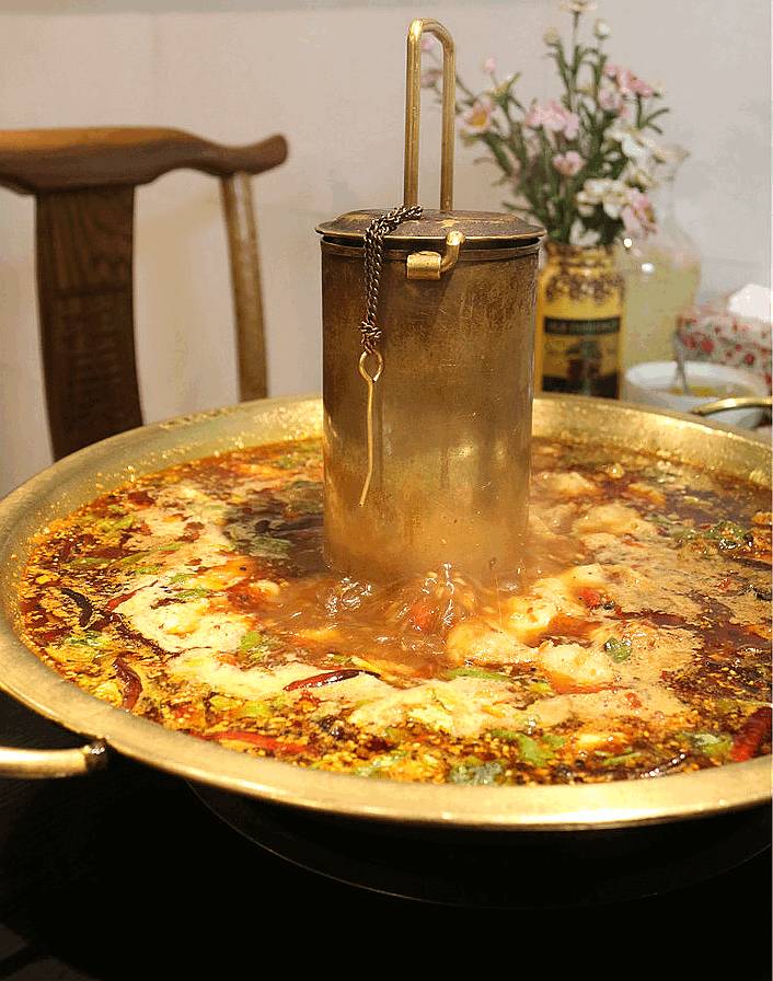 一不谨慎美成自拍圣地！说这是吃火锅的谁信？