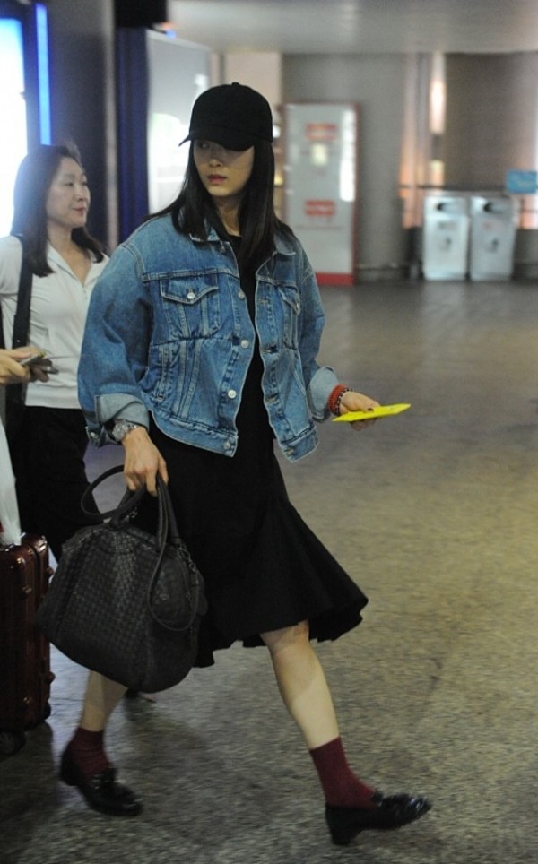 有一种球袜，穿上不是去踢球而是去露腿，杨幂江疏影都这么干！