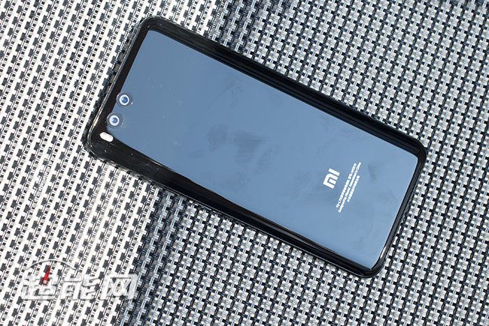 小米6真机体验后评测2499元,成色完美的小米6