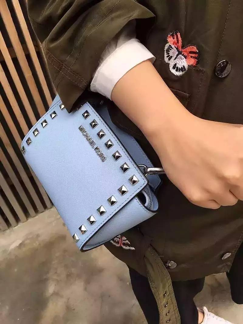 时髦又轻盈特别适合夏天的包包,告别土气包包