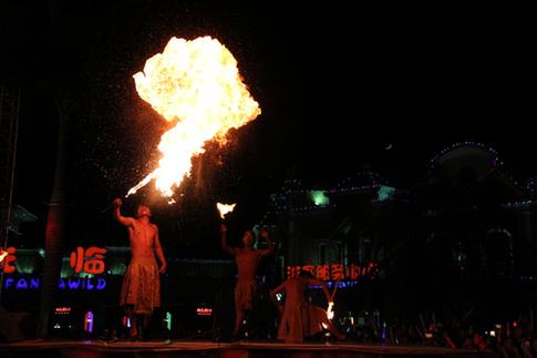 天津方特爆甜派对大巡游,2024跨年烟花秀天津方特