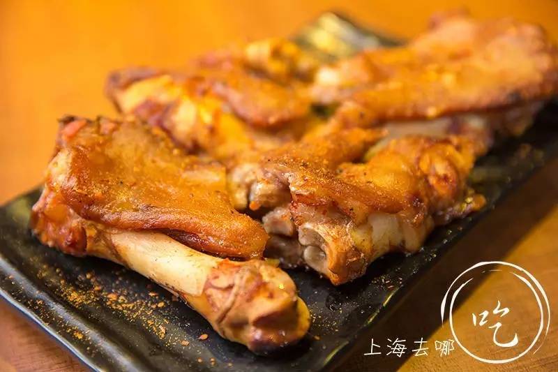 这家店营业到清晨2点，卖的都可以选Size，还给手活儿好的打折……