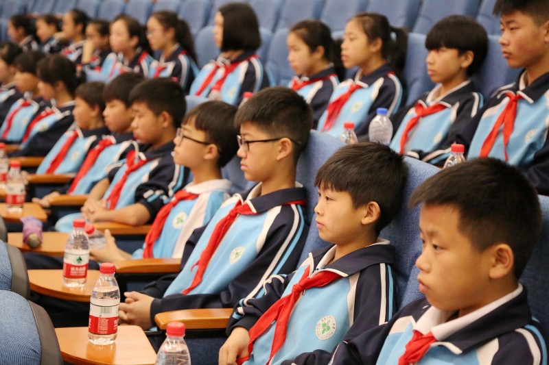 遵义团市委开展“喜迎十九大红领巾心向*党**”科学家进校园系列活动