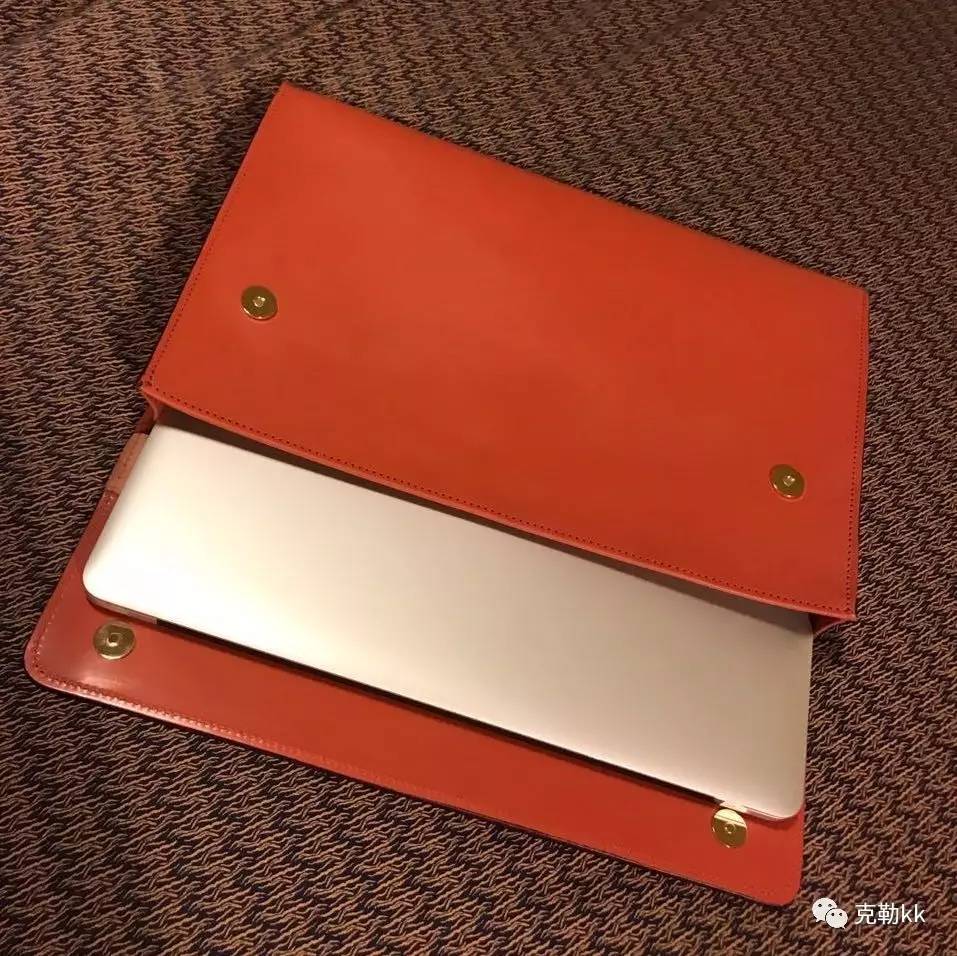 手里拿包怎么有腔调 (怎样拿手拿包)