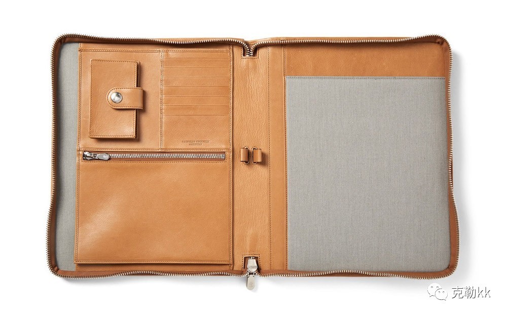 手里拿包怎么有腔调 (怎样拿手拿包)