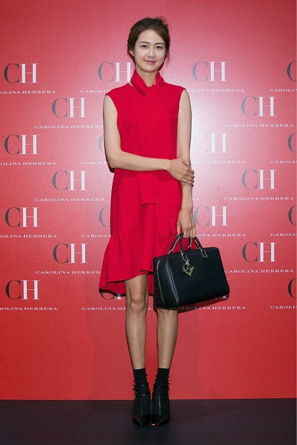 有一种球袜，穿上不是去踢球而是去露腿，杨幂江疏影都这么干！