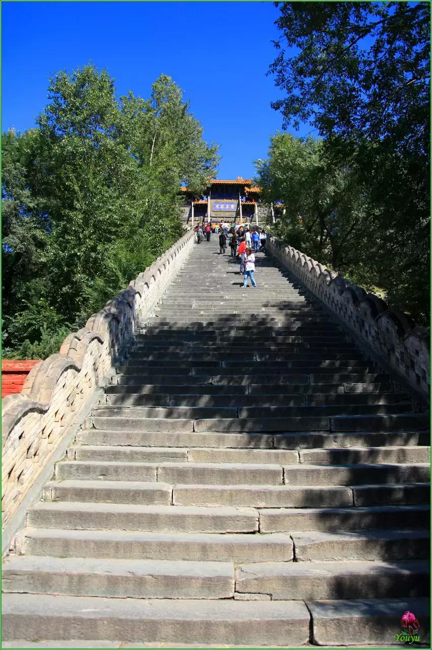 五台山文殊菩萨铜像在哪个寺庙,山西省五台山文殊菩萨寺庙