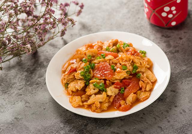 西红柿炒鸡蛋盖饭酸甜,怎么做西红柿炒鸡蛋不酸