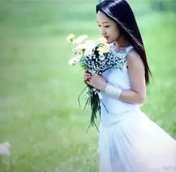 她曾是国民初恋，因谣言消失10年，如今45岁仍优雅甜美！