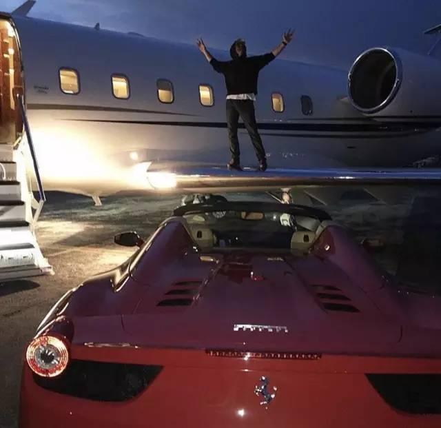 别以为开法拉利的才是有钱人,你以为开超跑的样子