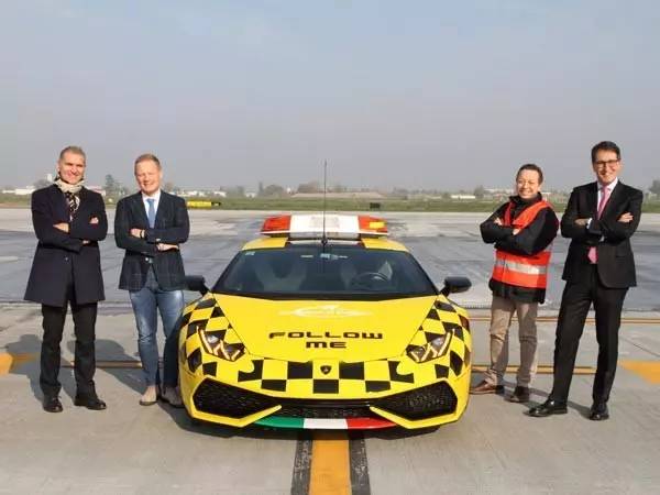 意大利人民城会玩，*博兰**基尼当机场地勤车