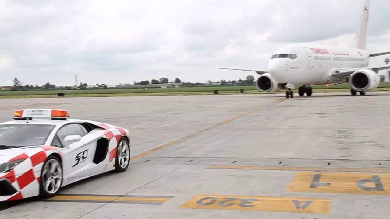 意大利人民城会玩，*博兰**基尼当机场地勤车