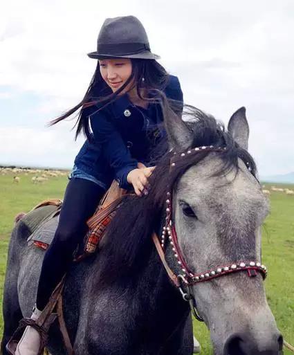 她曾是国民初恋，因谣言消失10年，如今45岁仍优雅甜美！