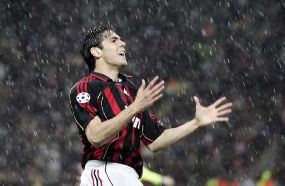 天下足球国际米兰三冠王纪录片,天下足球米兰卡卡