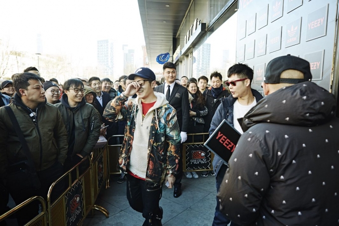 yeezyboost350v2白天使,yeezyboost350经典鞋