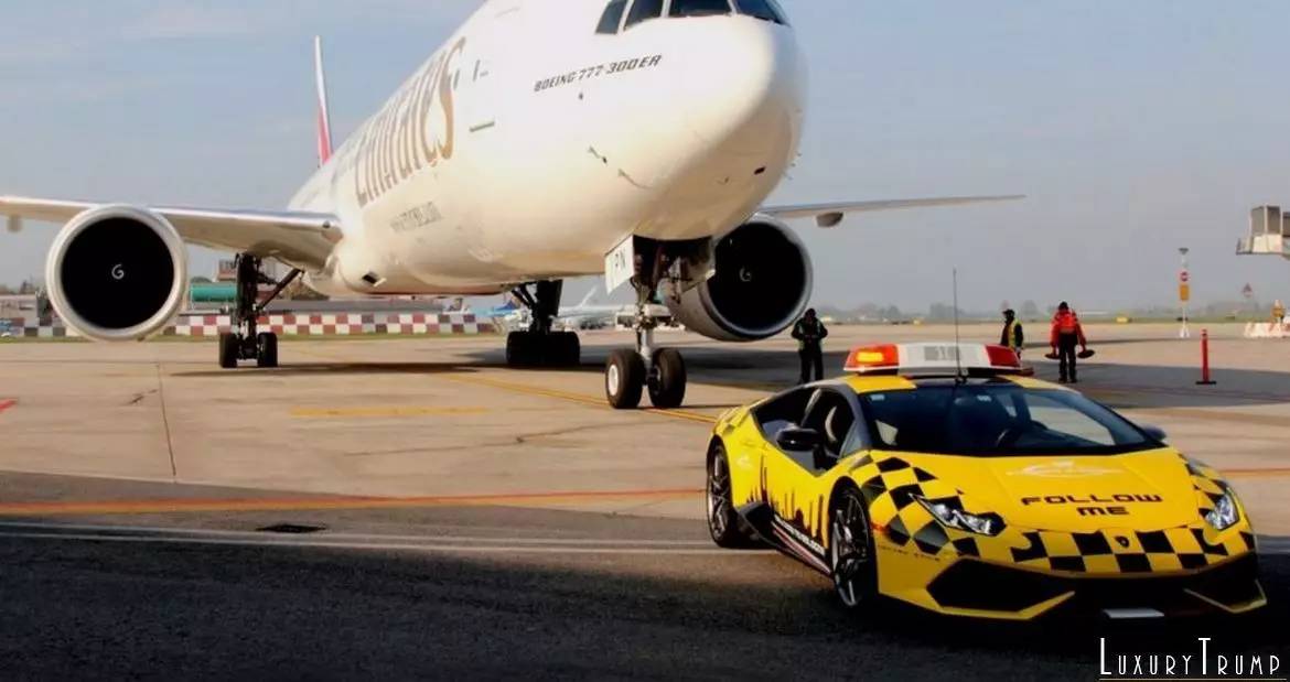 意大利人民城会玩，*博兰**基尼当机场地勤车