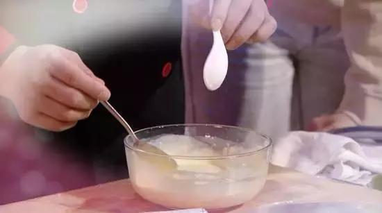 冰箱里的金针菇长大了还能吃吗,冰箱里的金针菇长白毛了还能吃吗