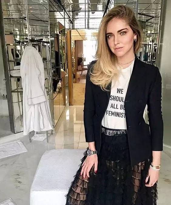 今年最潮的衣服,今年最流行的衣服30多岁穿的