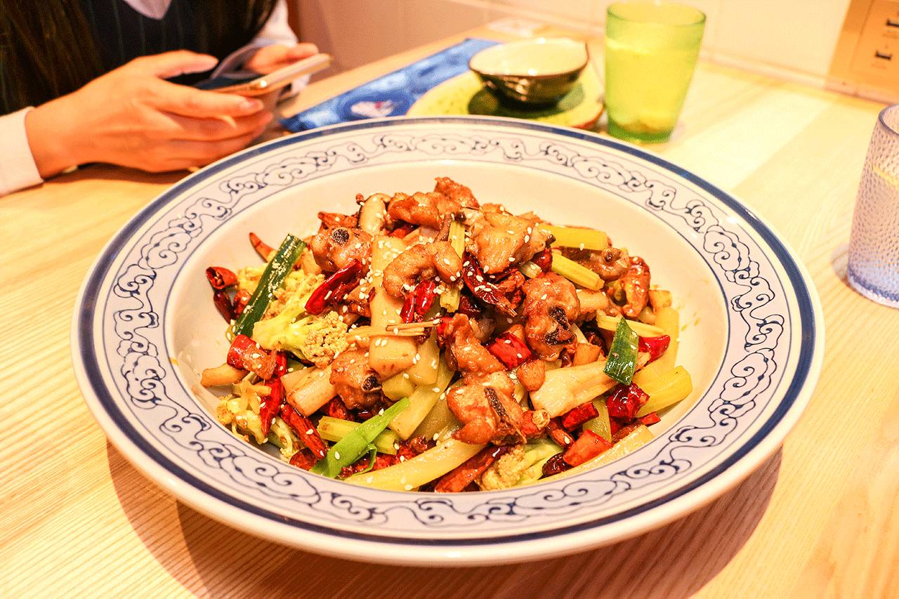 深圳一家有意思的烤鱼店,深圳第一家脆皮烤鱼