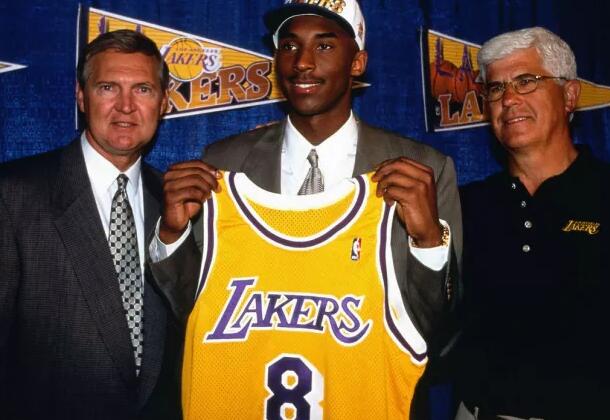 科比为什么没有新的球鞋系列,科比真正意义上的第一双耐克