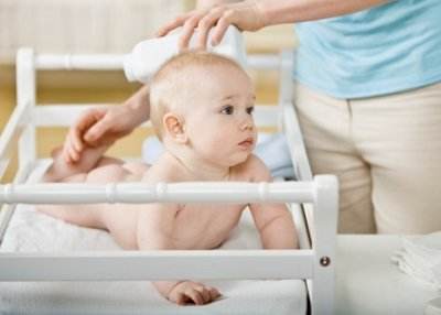 婴儿睡觉头部出汗特别厉害正常吗,宝宝出汗很厉害