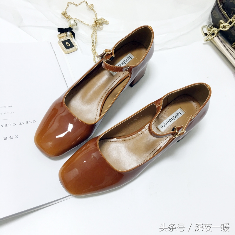 玛丽珍鞋流行了许久 (2022年最流行的玛丽珍鞋)